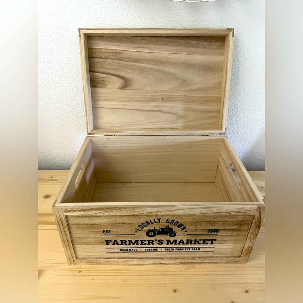 Country decor box with latch.